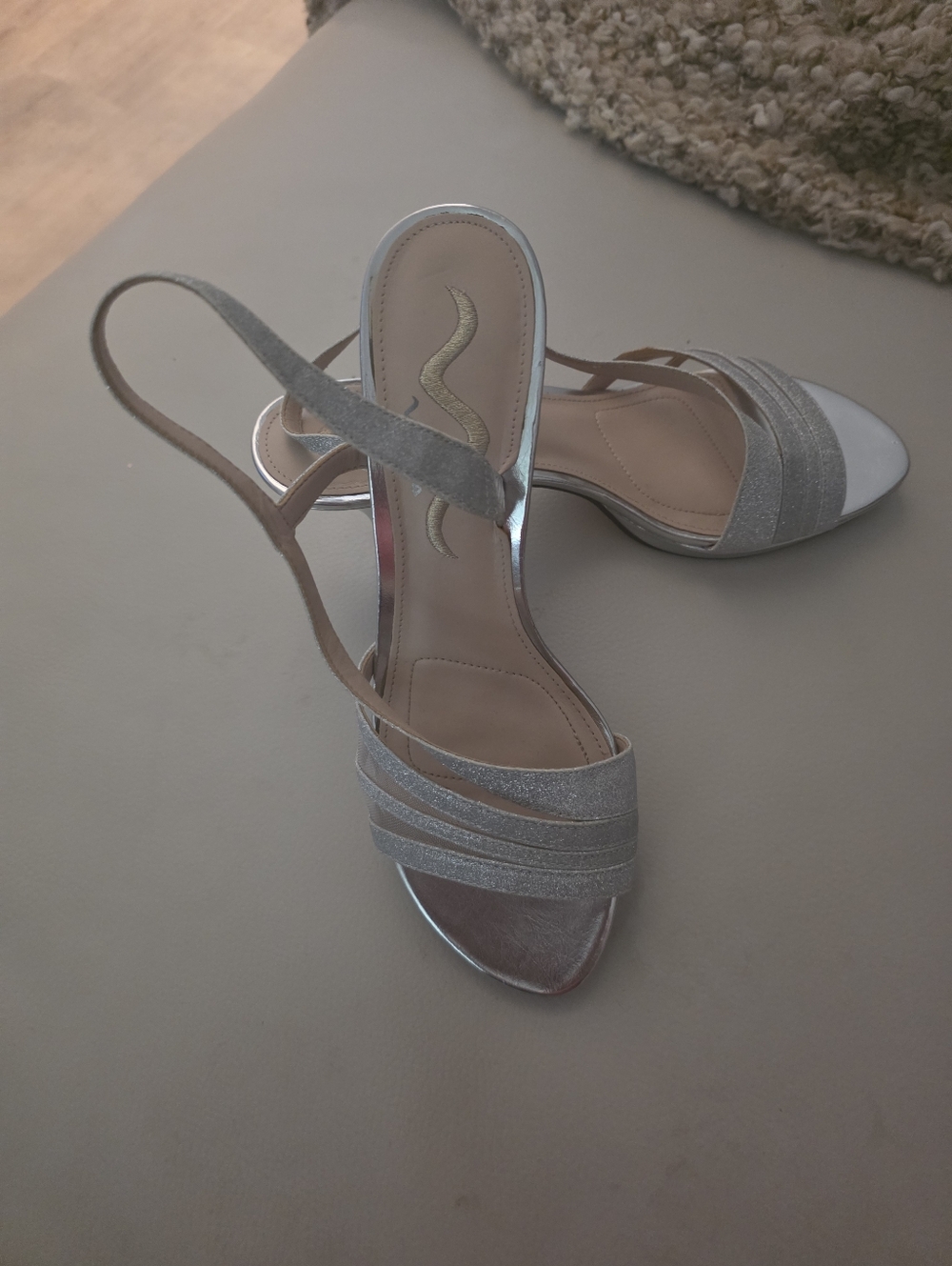 NWOT- Nina Silver Heels Size 9